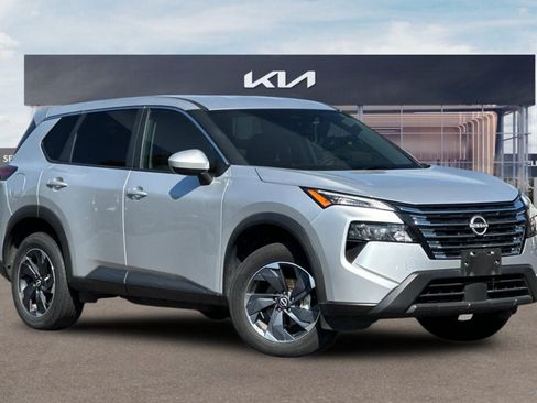 Used 2025 Nissan Rogue SV FWD image 2