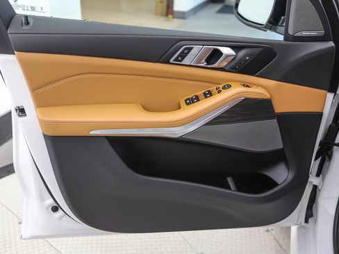 Used 2026 BMW X5 xDrive40i w/ M Sport Package image 9