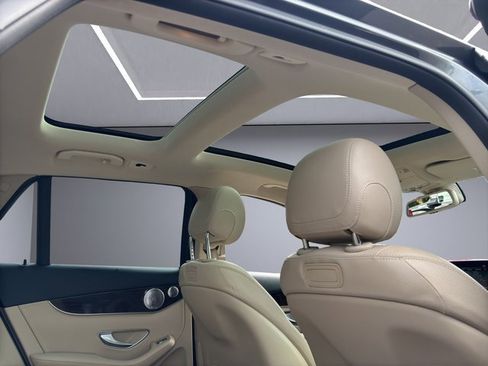 Used 2018 Mercedes-Benz GLC 300 4MATIC image 24