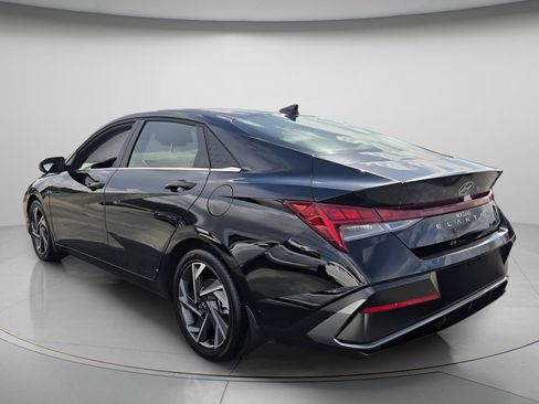 Certified 2025 Hyundai Elantra SEL FWD image 7