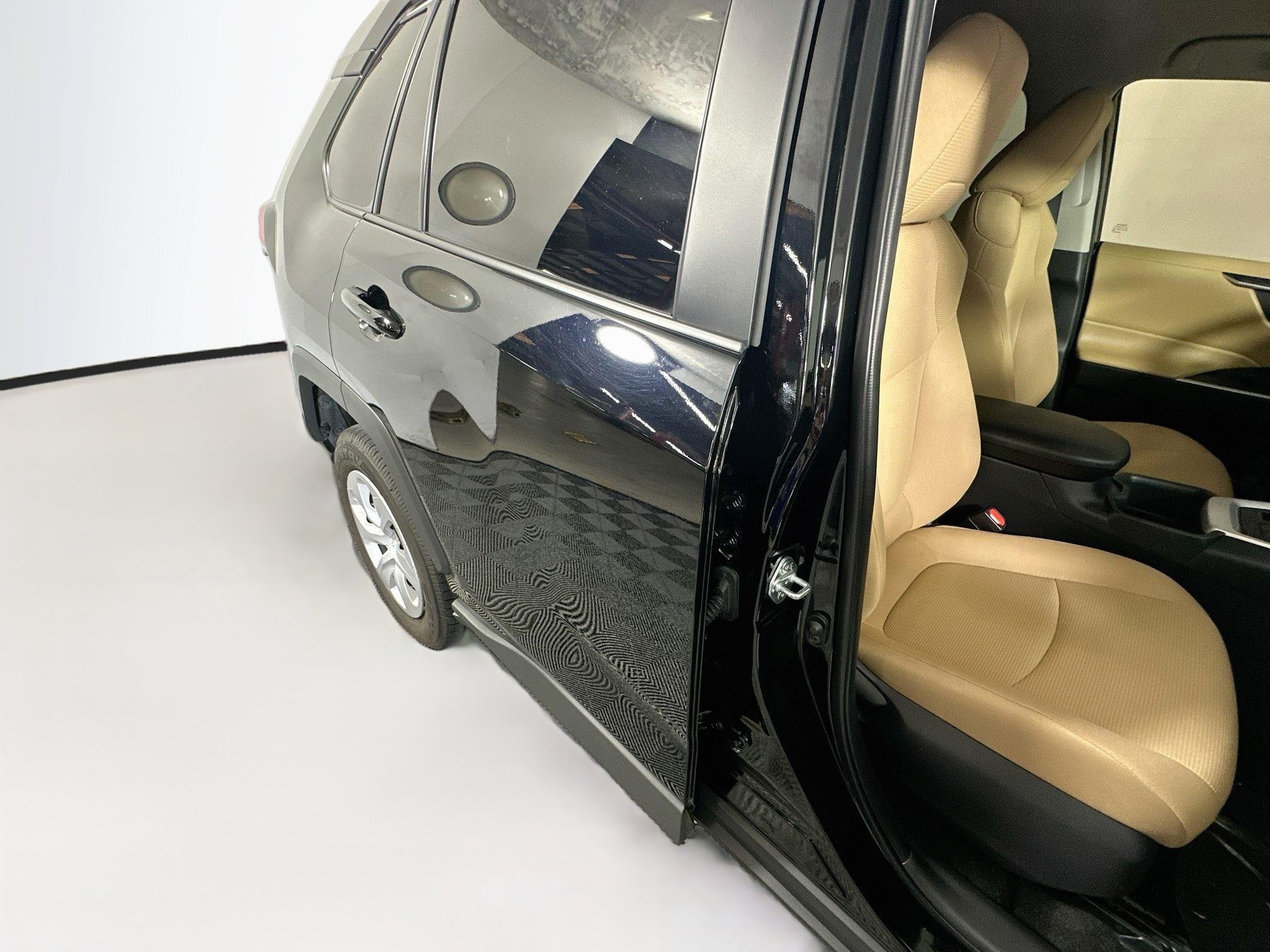 Certified 2025 Toyota RAV4 LE FWD image 27