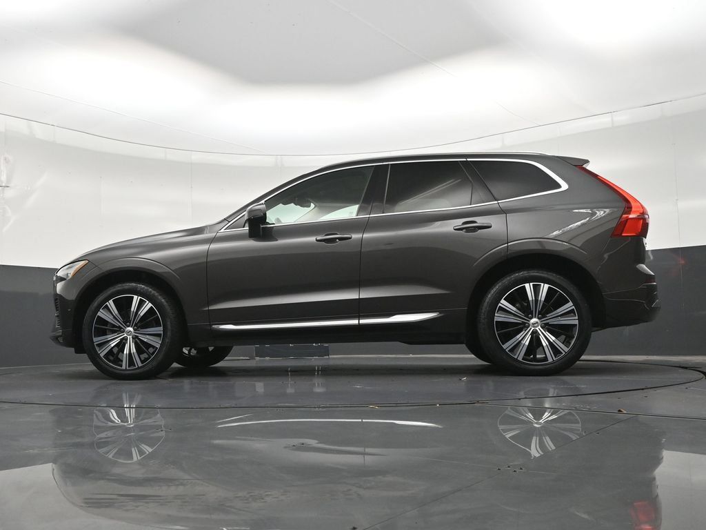 Certified 2023 Volvo XC60 B5 Plus AWD/4WD image 25