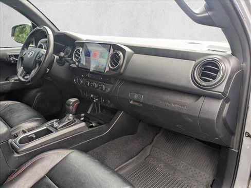 Used 2020 Toyota Tacoma TRD Off-Road w/ Technology Package AWD/4WD image 19