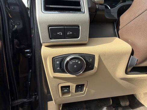 Used 2018 Ford F150 Lariat w/ Equipment Group 502A Luxury image 23