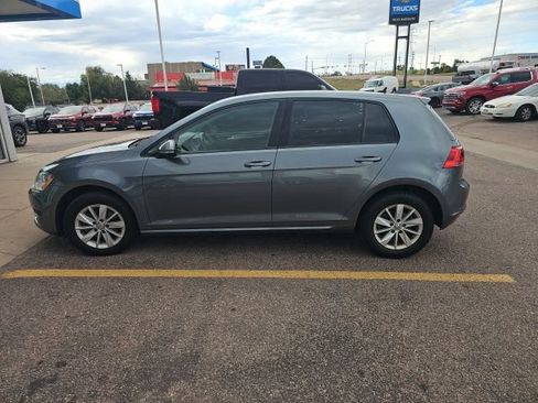 Used 2017 Volkswagen Golf S FWD image 6