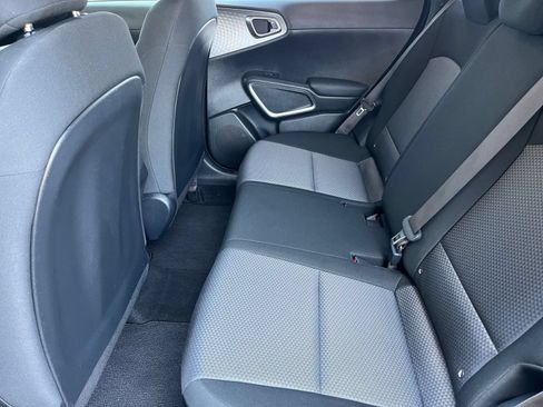 Used 2025 Kia Soul LX w/ LX Technology Package FWD image 28