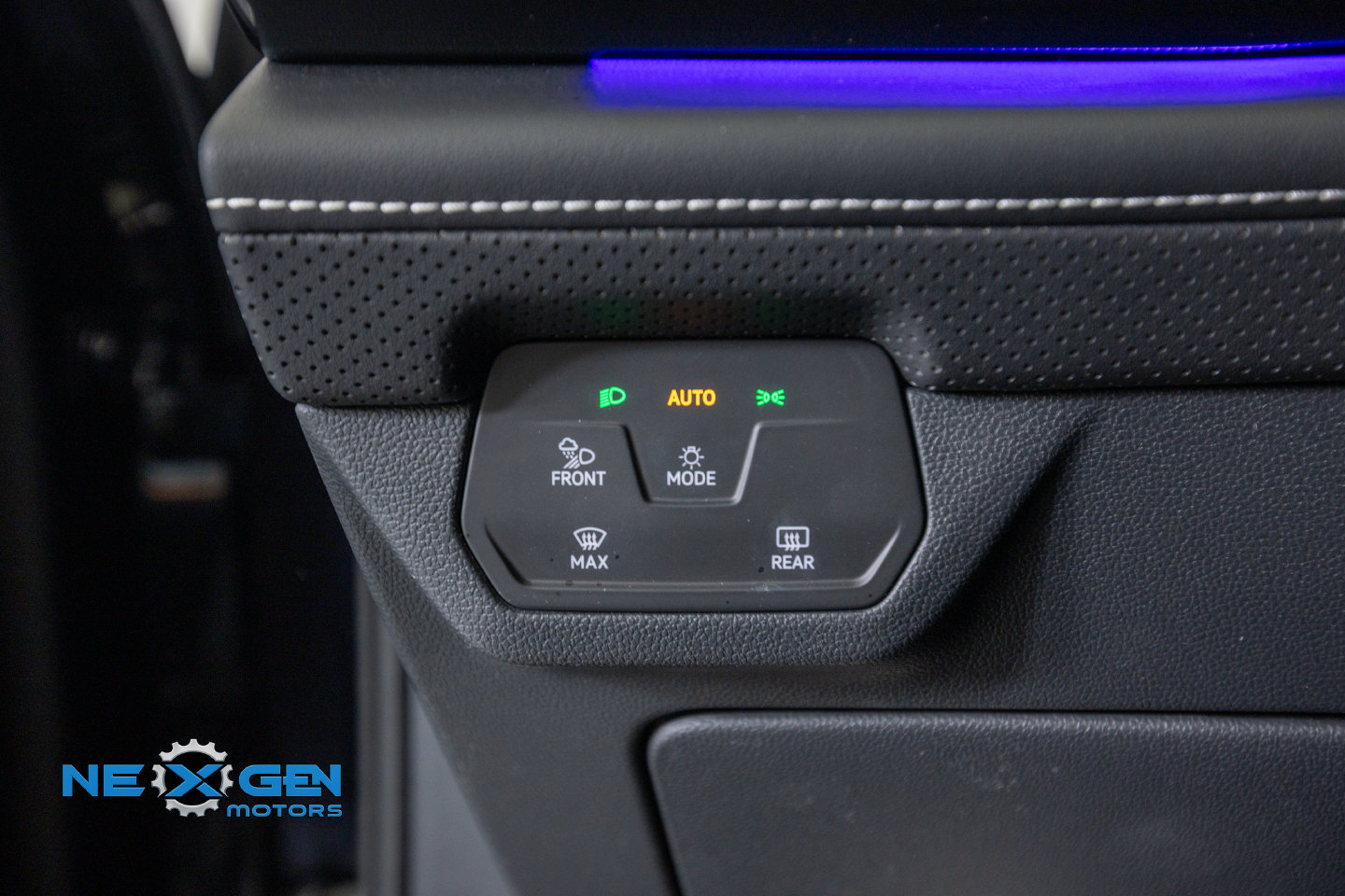 Used 2024 Volkswagen Atlas Cross Sport SEL Premium R-Line AWD/4WD image 14