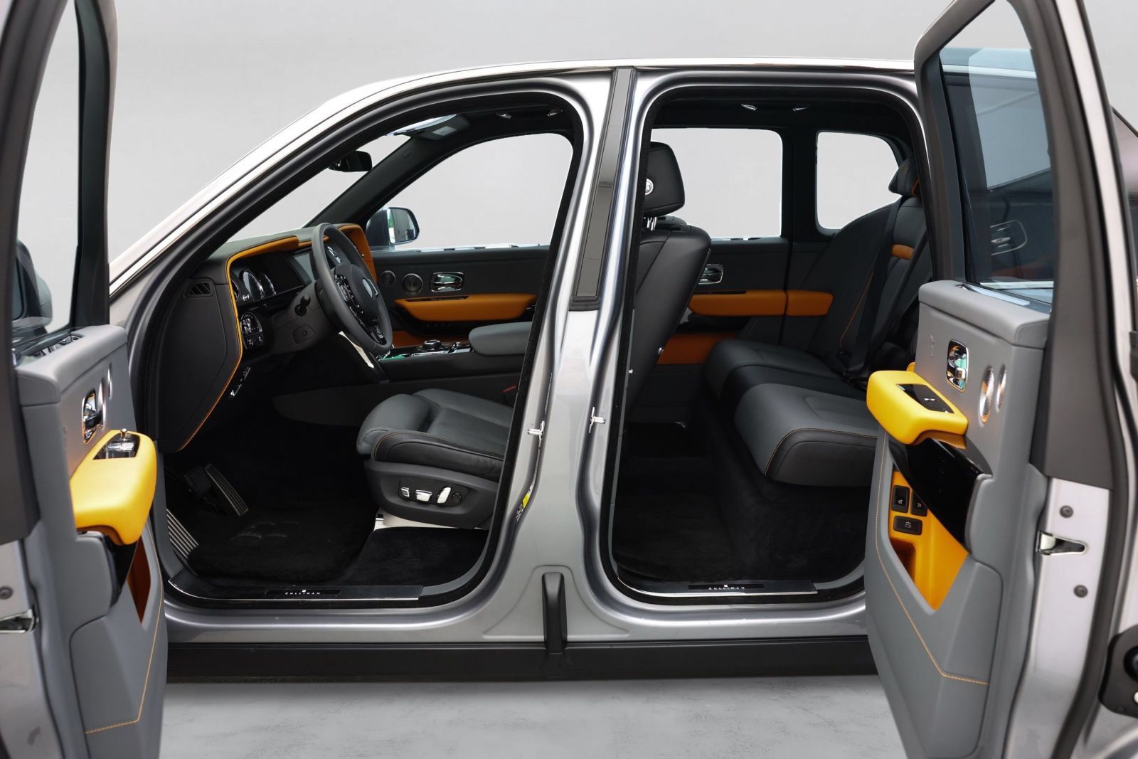Certified 2023 Rolls-Royce Cullinan w/ Cullinan Package AWD/4WD image 7