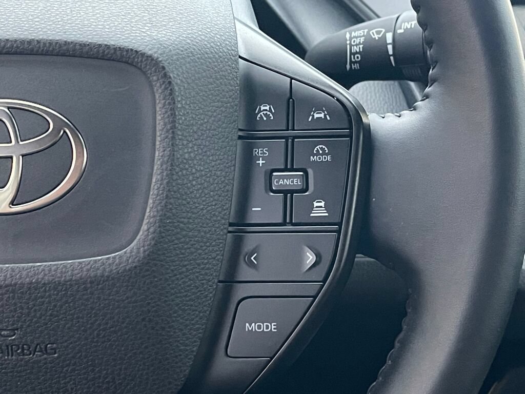 Used 2025 Toyota Prius LE FWD image 14