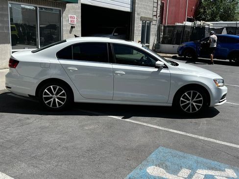 Used 2017 Volkswagen Jetta SE FWD image 8