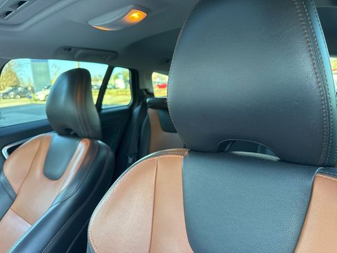 Used 2017 Volvo V60 T5 Cross Country w/ Climate Package image 5