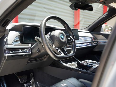 Used 2024 BMW i7 eDrive50 w/ M Sport Package RWD image 17