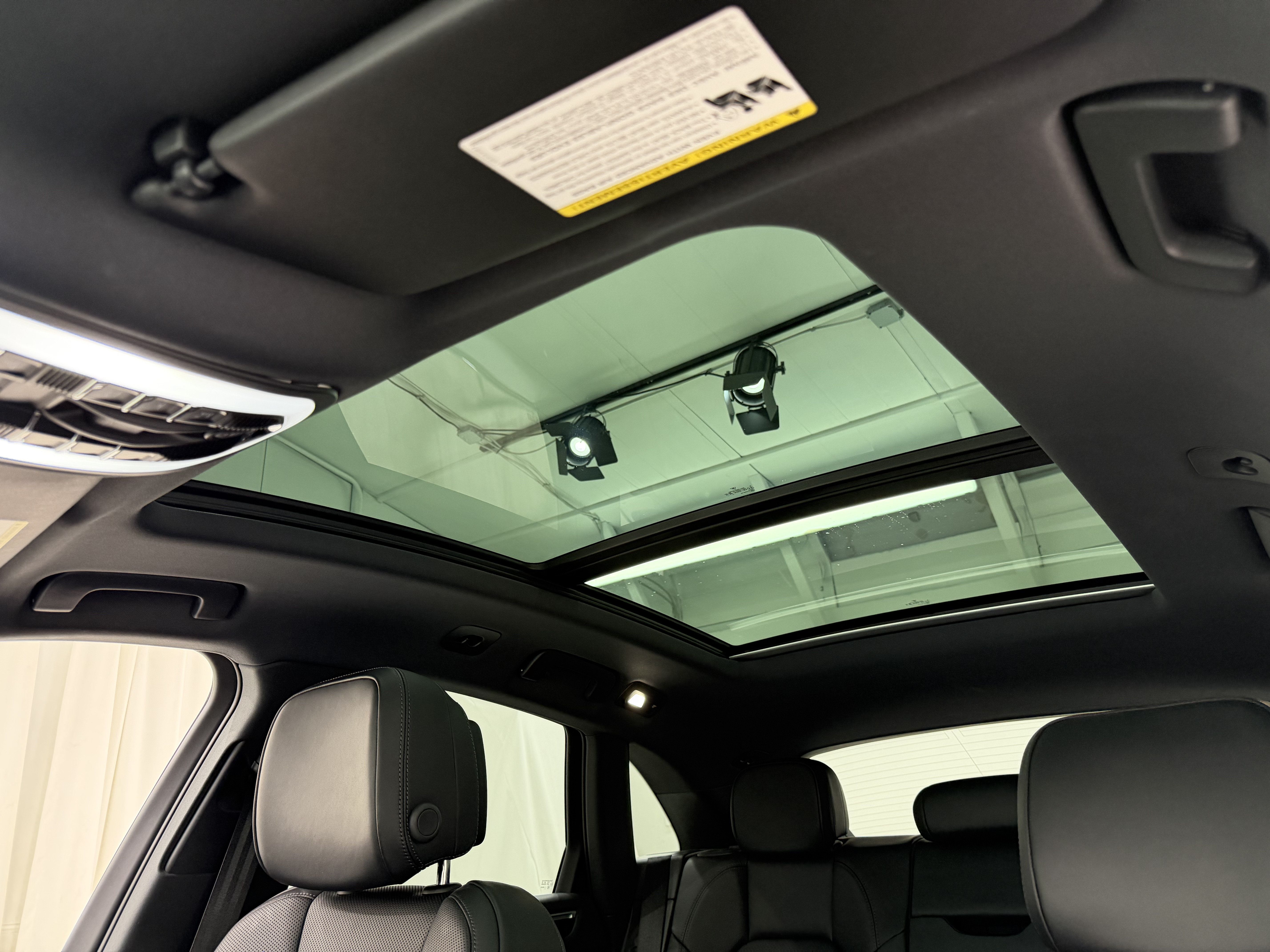 Certified 2024 Porsche Macan S AWD/4WD image 35