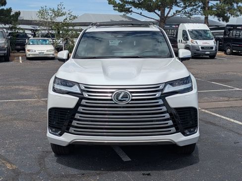 Used 2025 Lexus LX 600 4WD w/ Accessory Package (2T) image 2