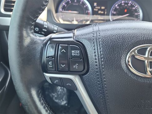 Used 2019 Toyota Highlander Limited image 26