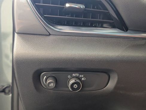 Used 2023 Chevrolet Traverse LT image 28