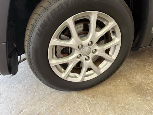 Used 2014 Jeep Cherokee Latitude w/ Cold Weather Group image 9