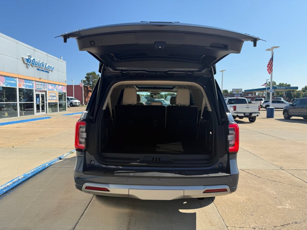 Used 2023 Ford Expedition Max Platinum AWD/4WD image 5