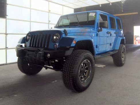 Used 2016 Jeep Wrangler Unlimited Sahara AWD/4WD image 3