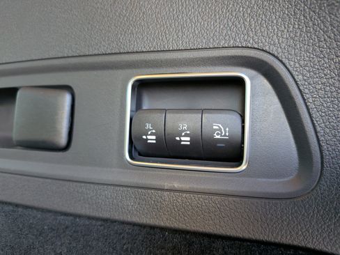 Used 2025 Mercedes-Benz GLS 450 4MATIC image 43