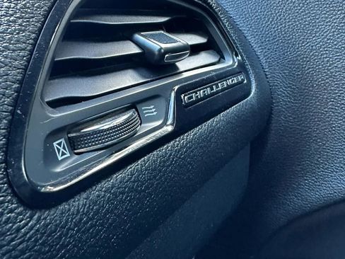 Used 2018 Dodge Challenger SXT RWD image 39