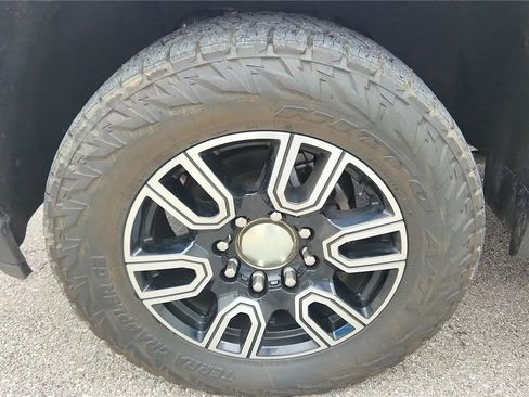 Used 2022 GMC Sierra 2500 AT4 w/ AT4 Premium Plus Package image 2