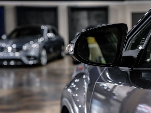 Used 2019 Toyota C-HR XLE FWD image 39
