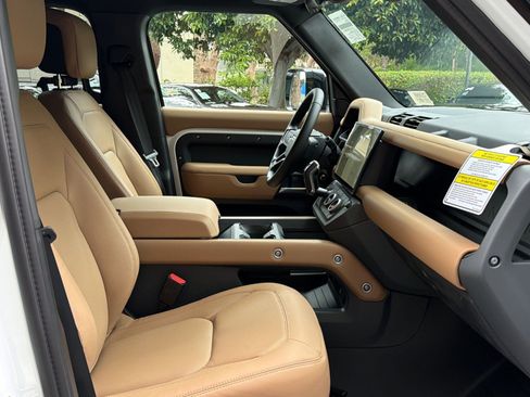 New 2026 Land Rover Defender 110 X-Dynamic SE AWD/4WD image 31