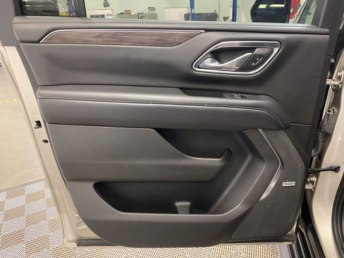 Used 2021 Chevrolet Suburban LT image 24