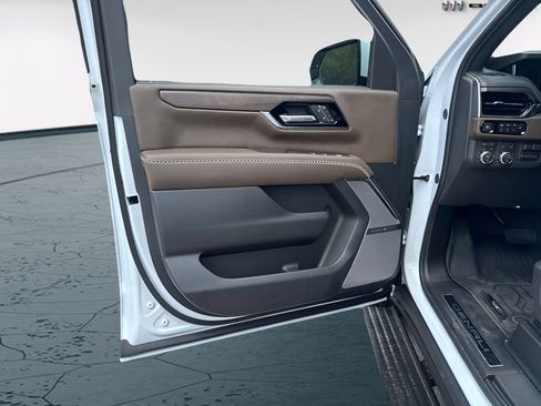 New 2026 GMC Yukon Denali Ultimate w/ LPO, Floor Liner Package AWD/4WD image 19