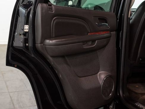 Used 2014 Cadillac Escalade Luxury AWD/4WD image 9