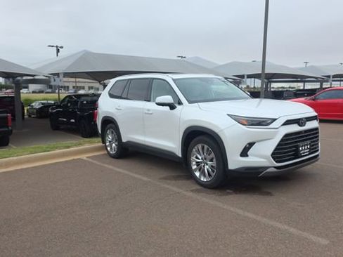 Used 2024 Toyota Grand Highlander AWD image 4