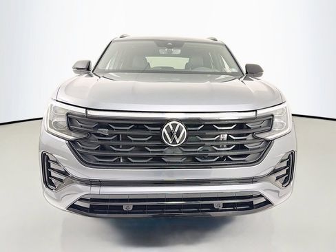Used 2025 Volkswagen Atlas Cross Sport SEL R-Line image 2