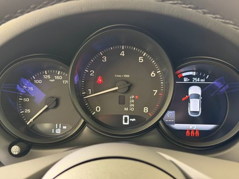 New 2026 Porsche Macan image 24