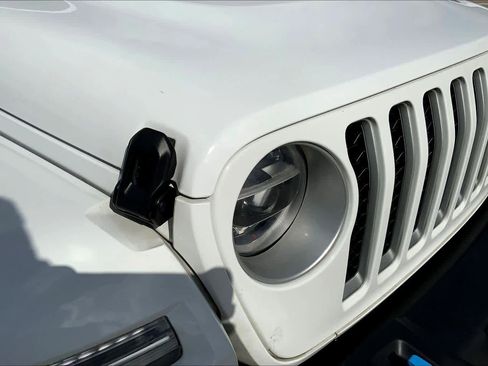 Used 2022 Jeep Wrangler Unlimited Sahara image 25