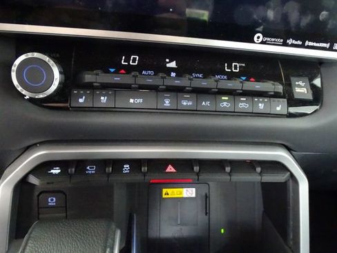 Used 2024 Toyota Tundra Platinum AWD/4WD image 13