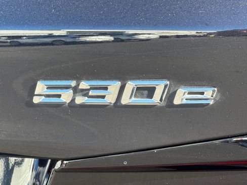 Used 2023 BMW 530e w/ Executive Package image 22
