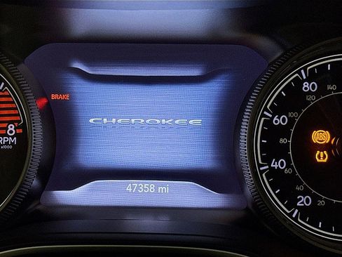 Used 2021 Jeep Cherokee Trailhawk w/ Trailer Tow Group AWD/4WD image 13