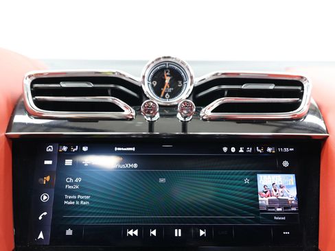 Used 2022 Bentley Bentayga AWD/4WD image 43