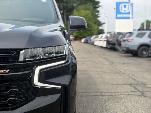 Used 2024 Chevrolet Suburban Z71 w/ Luxury Package AWD/4WD image 4