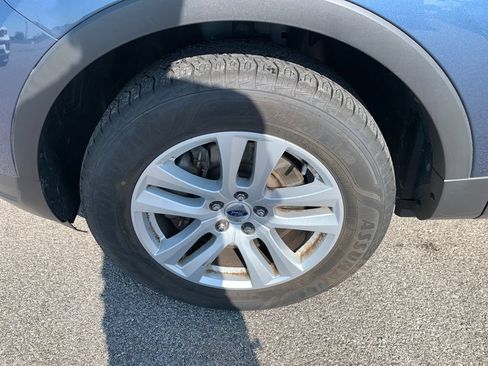Used 2018 Ford Explorer XLT AWD/4WD image 2