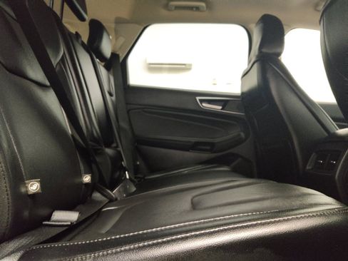 Used 2020 Ford Edge Titanium FWD image 19