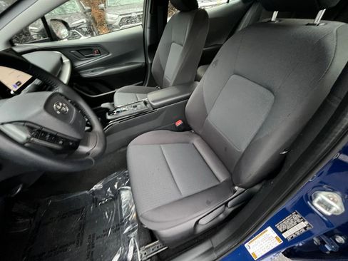 Used 2025 Toyota Prius LE image 30