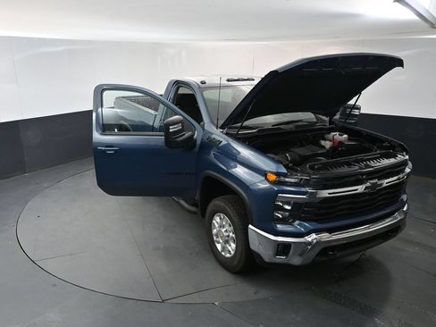 Used 2025 Chevrolet Silverado 2500 LT w/ Convenience Package AWD/4WD image 14