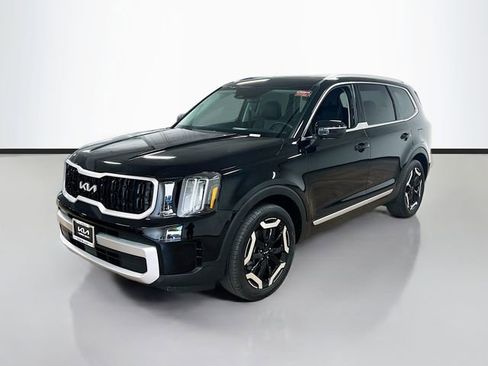 Used 2024 Kia Telluride EX w/ EX Captain's Chair Package image 3
