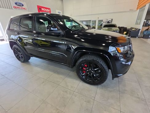 Used 2019 Jeep Grand Cherokee Altitude AWD/4WD image 6