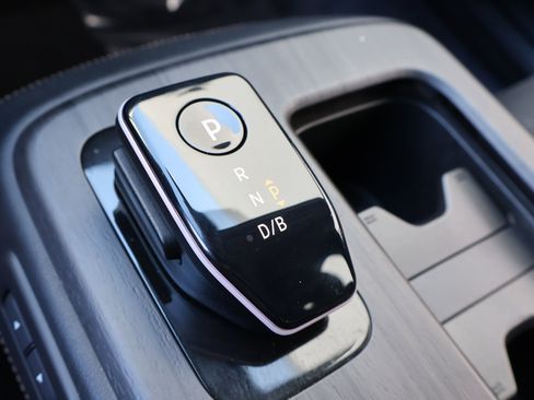 Used 2024 Nissan Ariya AWD image 27