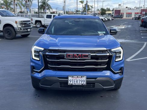 Used 2025 GMC Terrain Elevation w/ Elevation Premium Package image 2