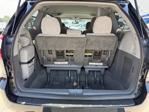 Used 2017 Toyota Sienna LE FWD image 26