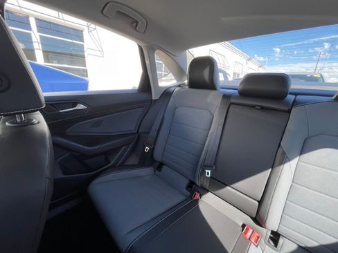 Used 2025 Volkswagen Jetta SE image 39